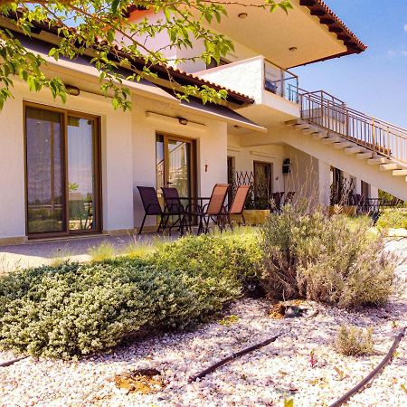 נאה פוטידאה Varkes Suites 1 מראה חיצוני תמונה