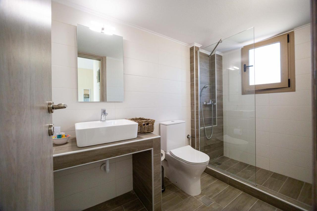 נאה פוטידאה Varkes Suites 1 מראה חיצוני תמונה