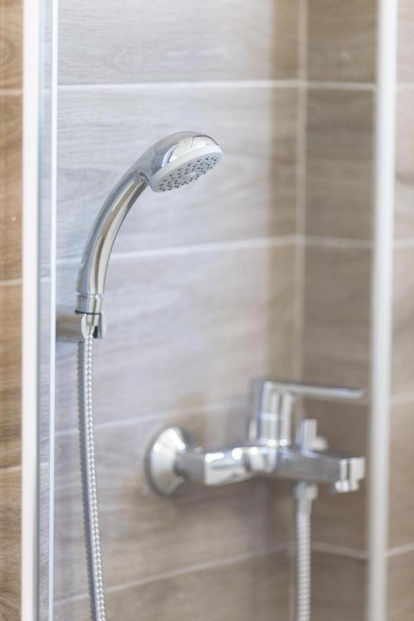 נאה פוטידאה Varkes Suites 1 מראה חיצוני תמונה