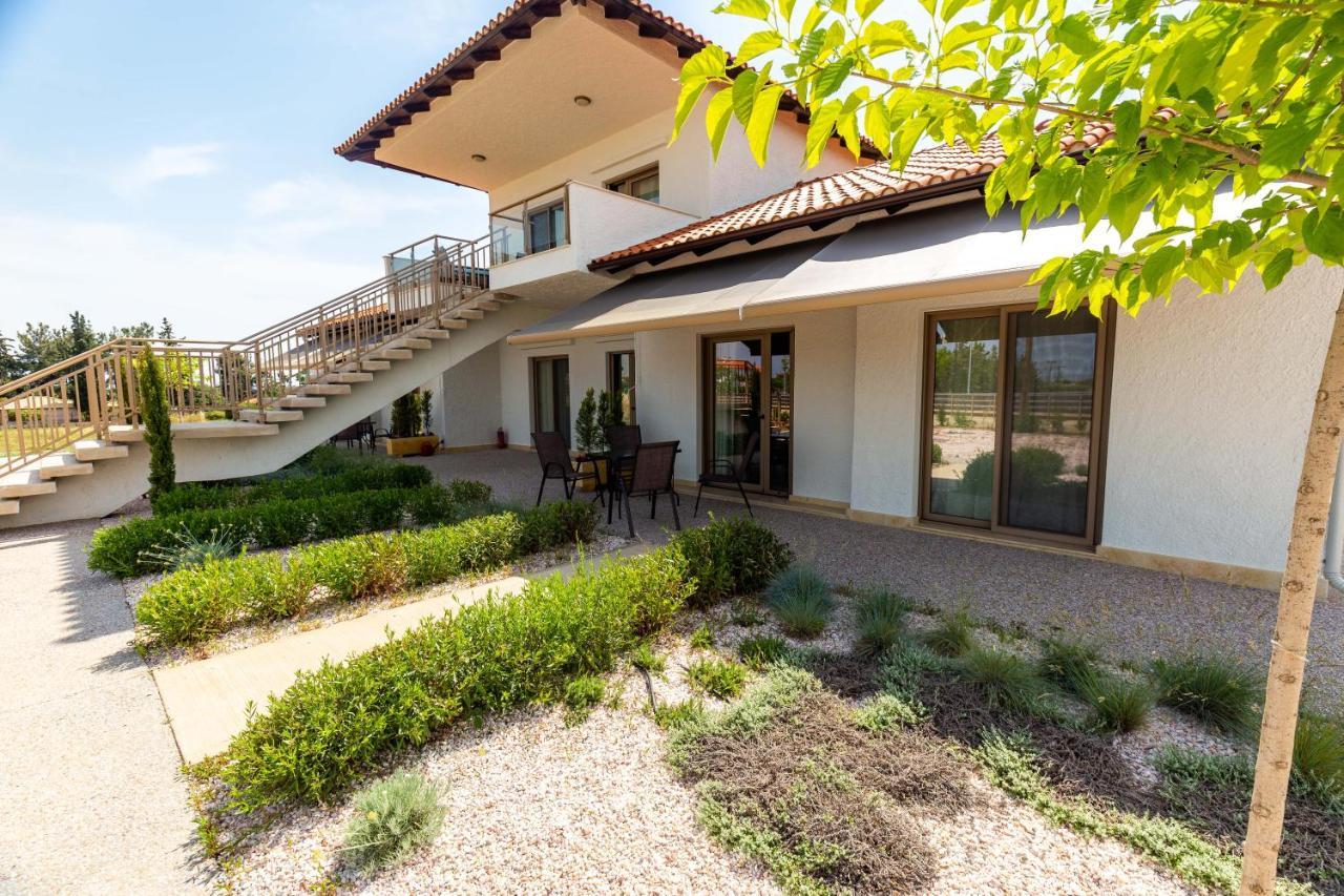 נאה פוטידאה Varkes Suites 1 מראה חיצוני תמונה
