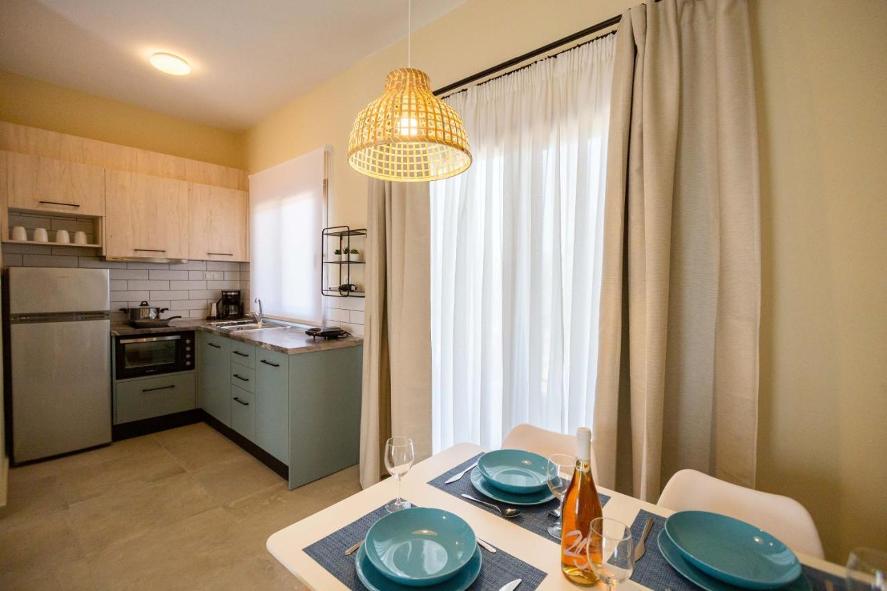 נאה פוטידאה Varkes Suites 1 מראה חיצוני תמונה