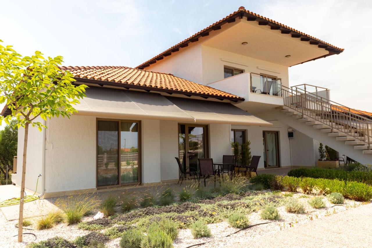 נאה פוטידאה Varkes Suites 1 מראה חיצוני תמונה