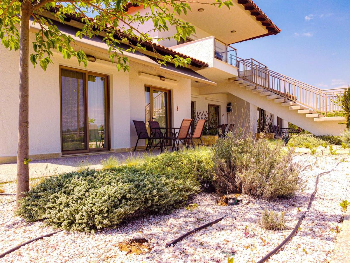 נאה פוטידאה Varkes Suites 1 מראה חיצוני תמונה