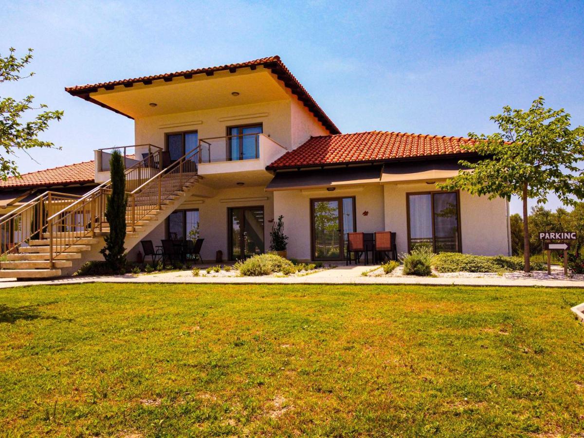 נאה פוטידאה Varkes Suites 1 מראה חיצוני תמונה